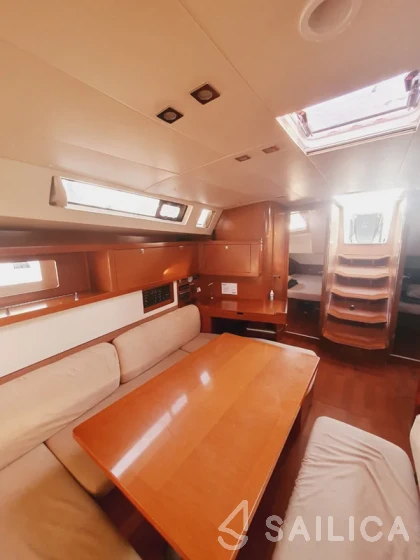 Oceanis 45 - Yacht Charter Sailica