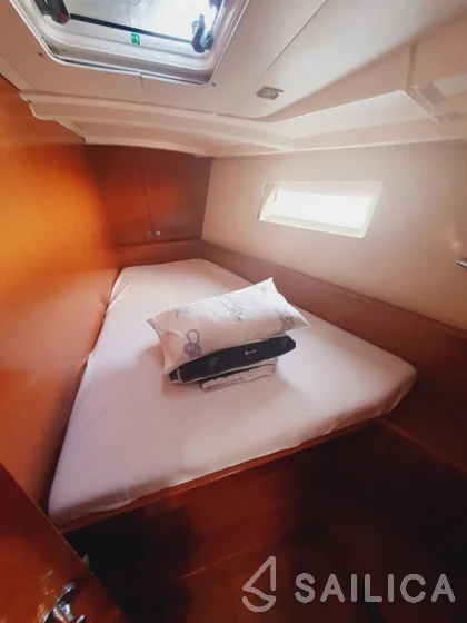 Oceanis 45 - Yacht Charter Sailica