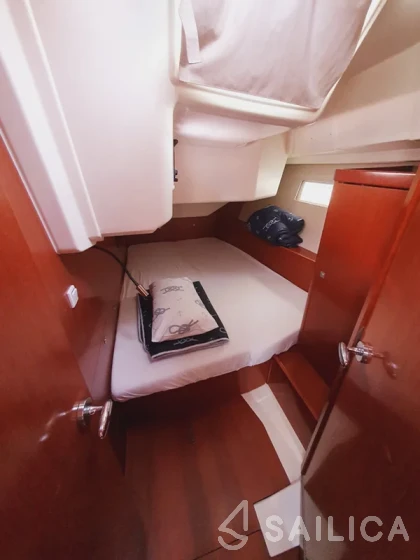 Oceanis 45 - Yacht Charter Sailica