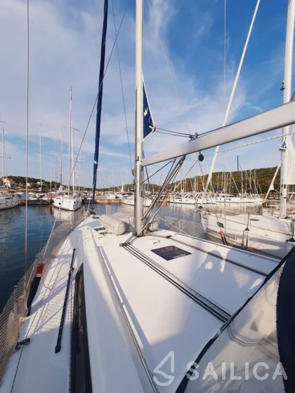 Oceanis 45 - Yacht Charter Sailica