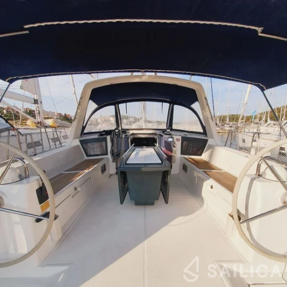 Oceanis 45 - Yacht Charter Sailica