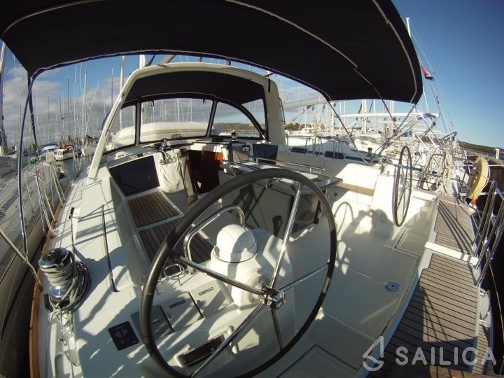 Oceanis 45 - Yacht Charter Sailica