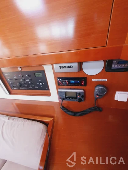 Oceanis 45 - Yacht Charter Sailica
