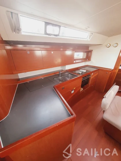 Oceanis 45 - Yacht Charter Sailica