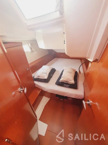 Oceanis 45 - Yacht Charter Sailica