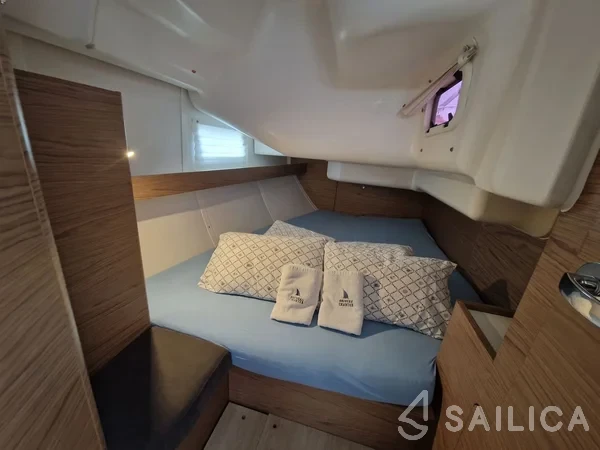 Elan 40 Impression - Yacht Charter Sailica