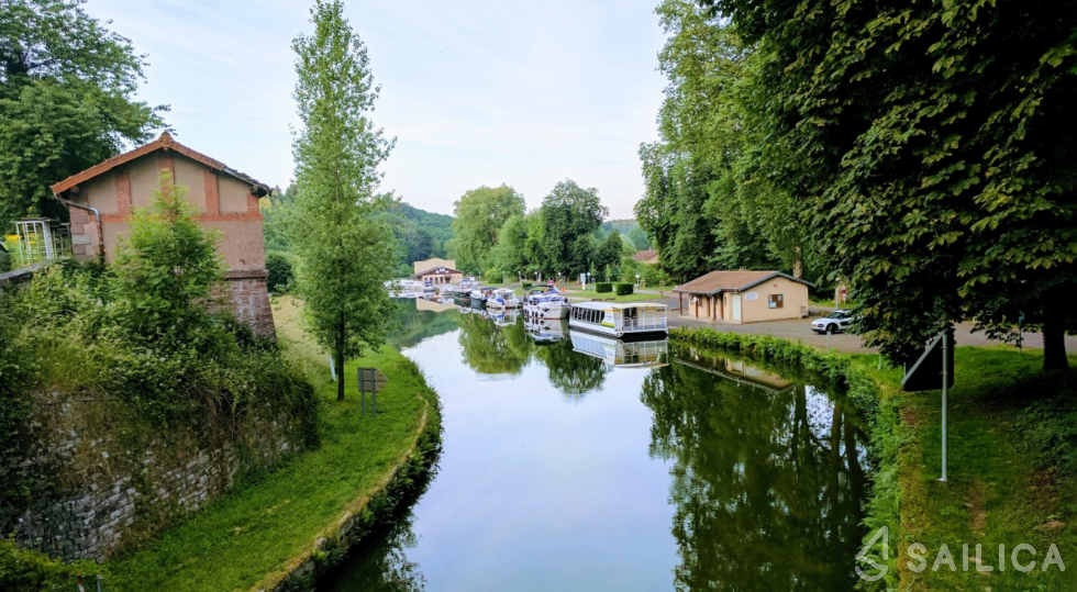 Le Boat Horizon 5 - Yacht Charter Sailica