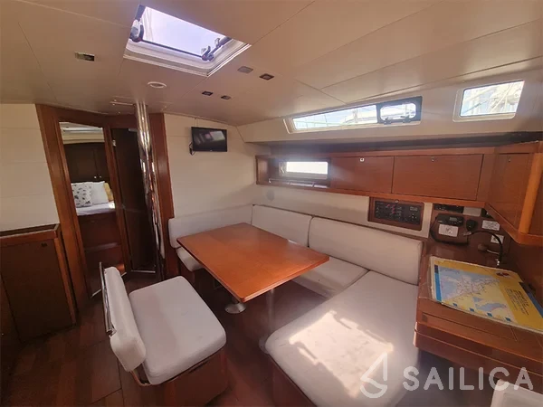 Oceanis 45 - Yacht Charter Sailica