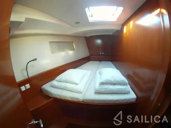 Oceanis 45 - Yacht Charter Sailica