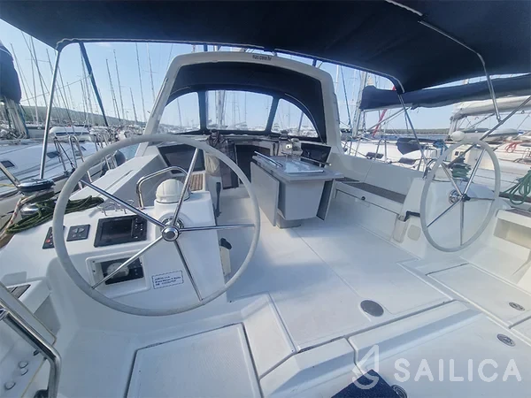 Oceanis 45 - Yacht Charter Sailica