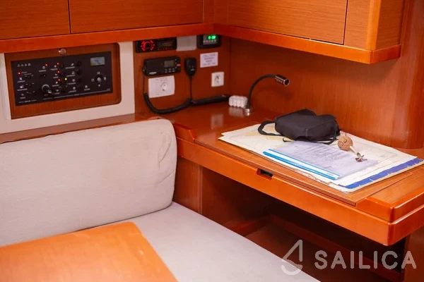 Oceanis 45 - Yacht Charter Sailica