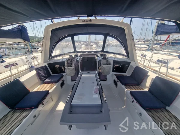 Oceanis 45 - Yacht Charter Sailica