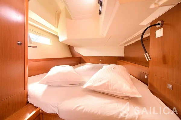Oceanis 45 - Yacht Charter Sailica