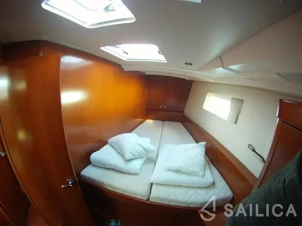 Oceanis 45 - Yacht Charter Sailica