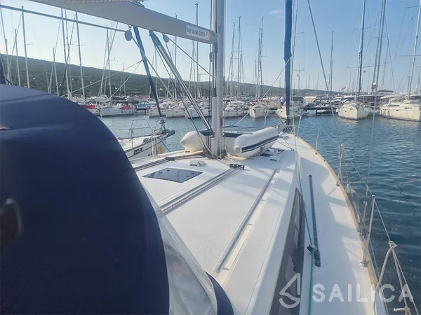 Oceanis 45 - Yacht Charter Sailica