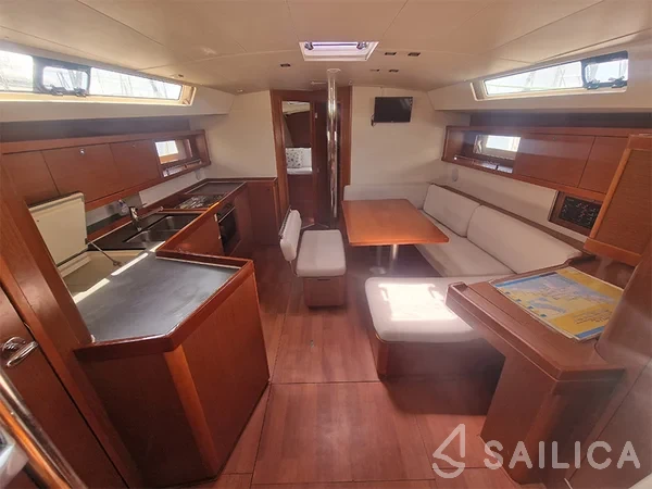 Oceanis 45 - Yacht Charter Sailica