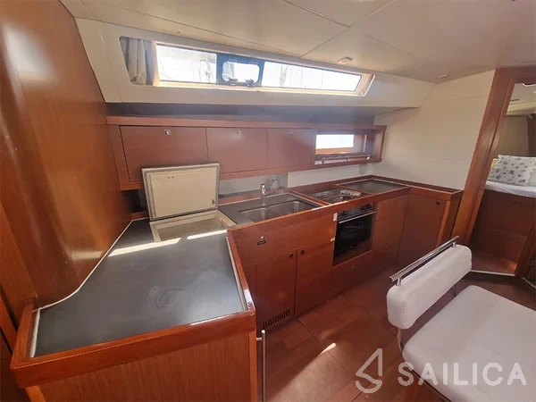 Oceanis 45 - Yacht Charter Sailica