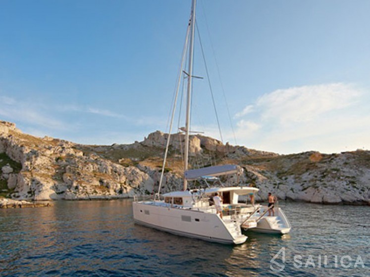Lagoon 400 S2 - Yacht Charter Sailica