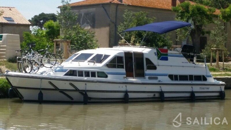 Le Boat Royal Classique - Yacht Charter Sailica