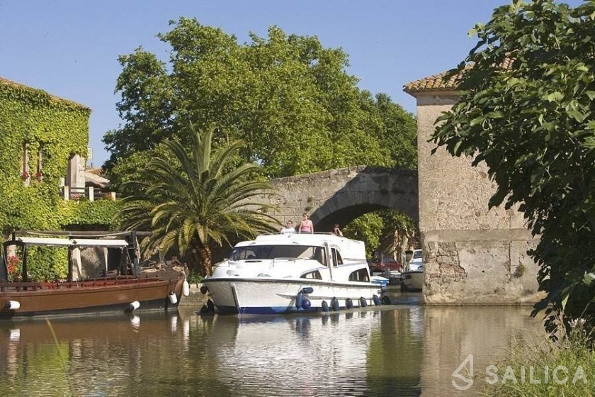 Le Boat Royal Mystique A - Yacht Charter Sailica