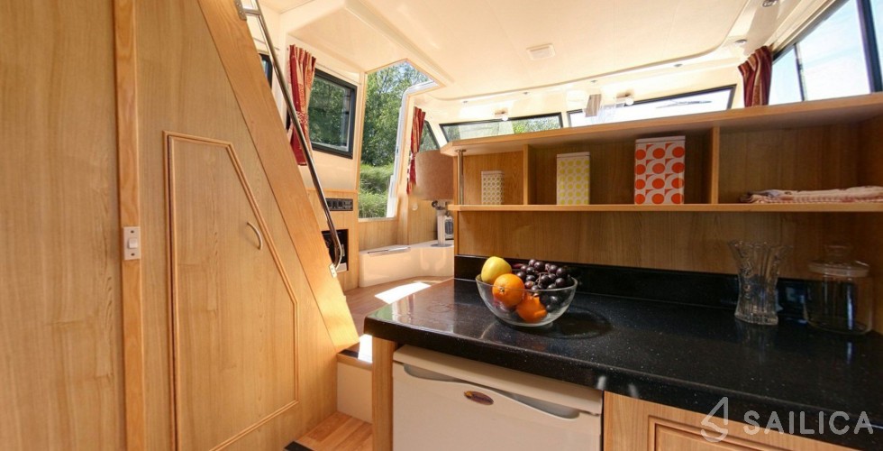 Le Boat Royal Mystique A - Yacht Charter Sailica