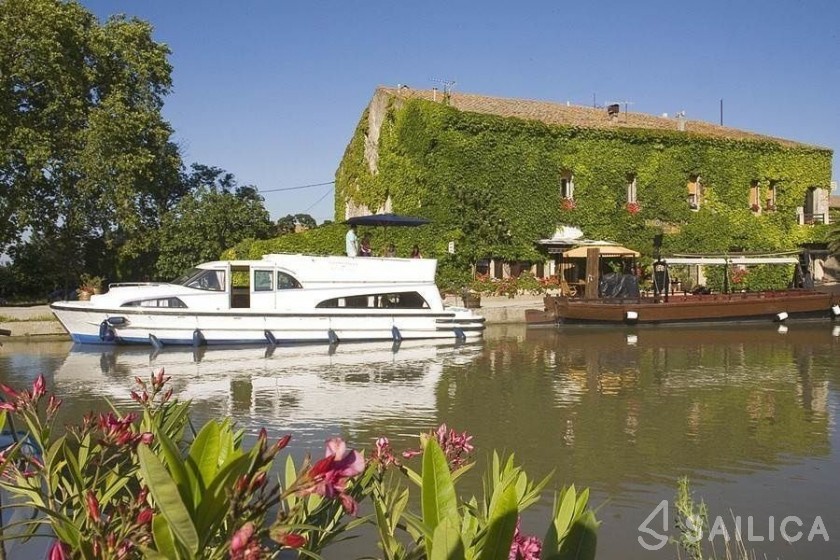 Le Boat Royal Mystique A - Yacht Charter Sailica