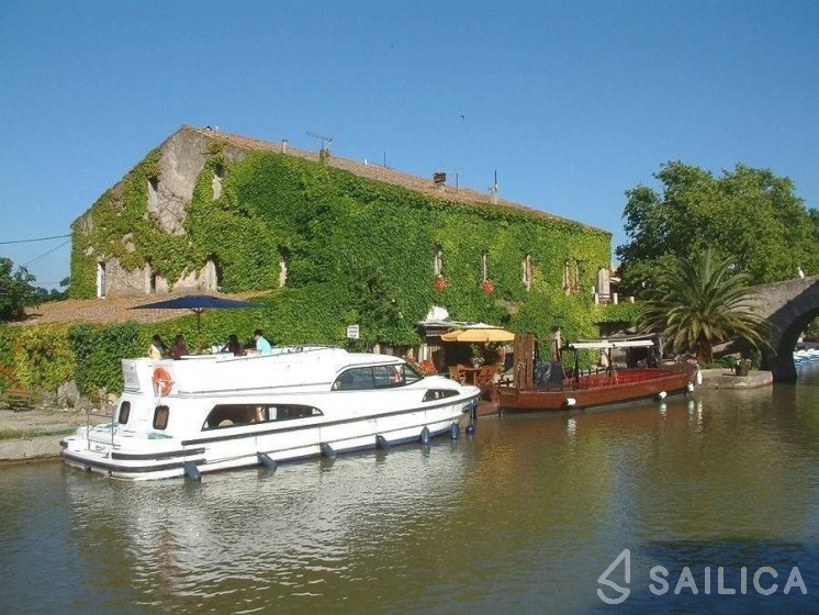 Le Boat Royal Mystique A - Yacht Charter Sailica