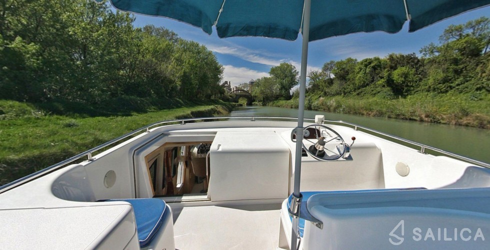 Le Boat Royal Mystique A - Yacht Charter Sailica