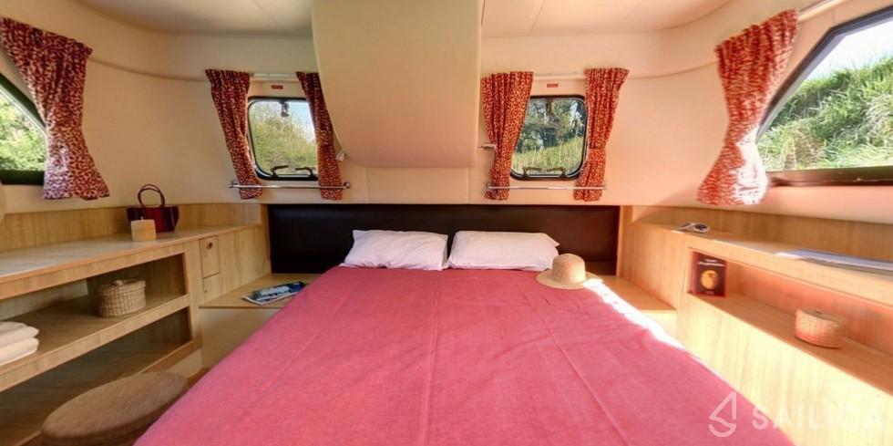 Le Boat Royal Mystique A - Yacht Charter Sailica