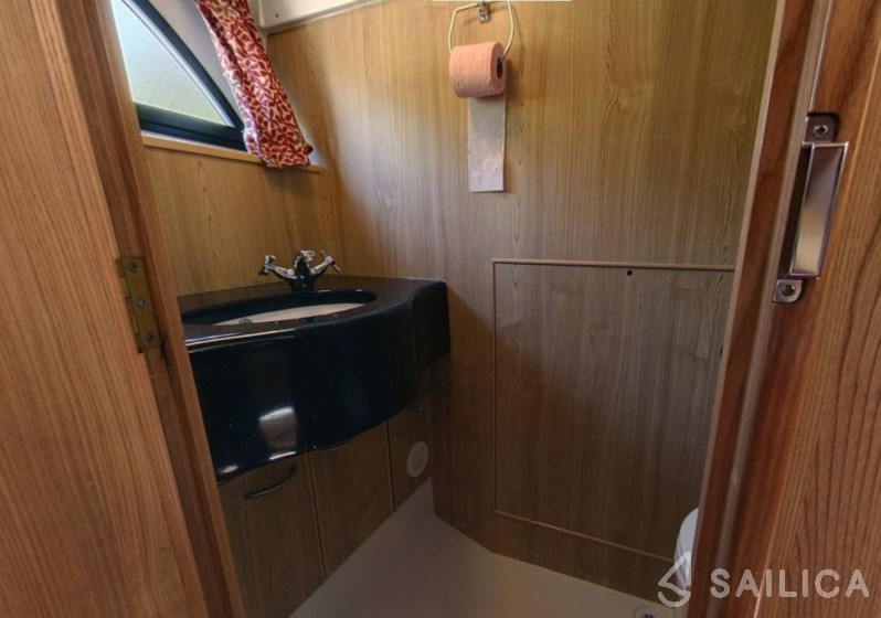 Le Boat Royal Mystique A - Yacht Charter Sailica