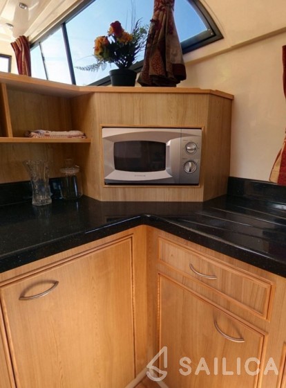 Le Boat Royal Mystique B - Yacht Charter Sailica