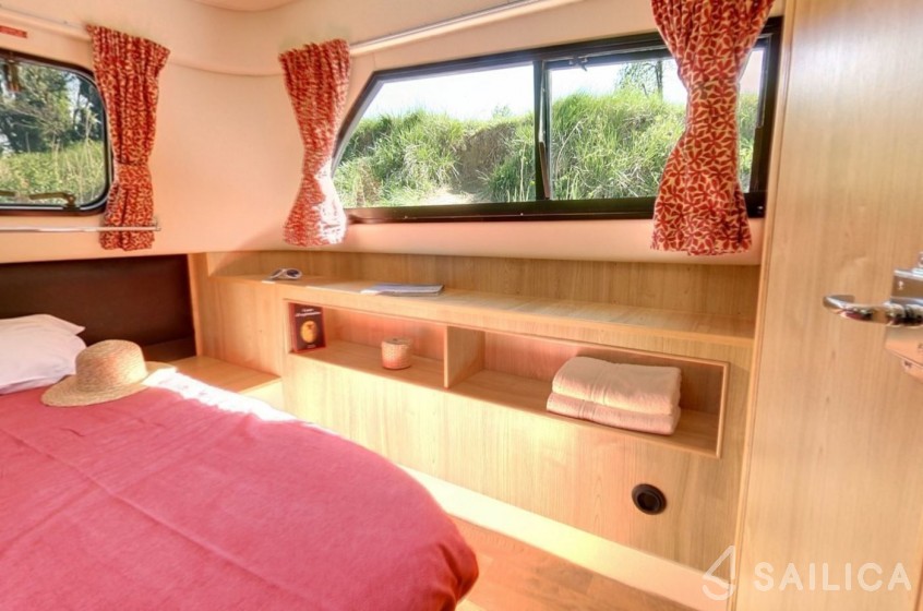 Le Boat Royal Mystique B - Yacht Charter Sailica