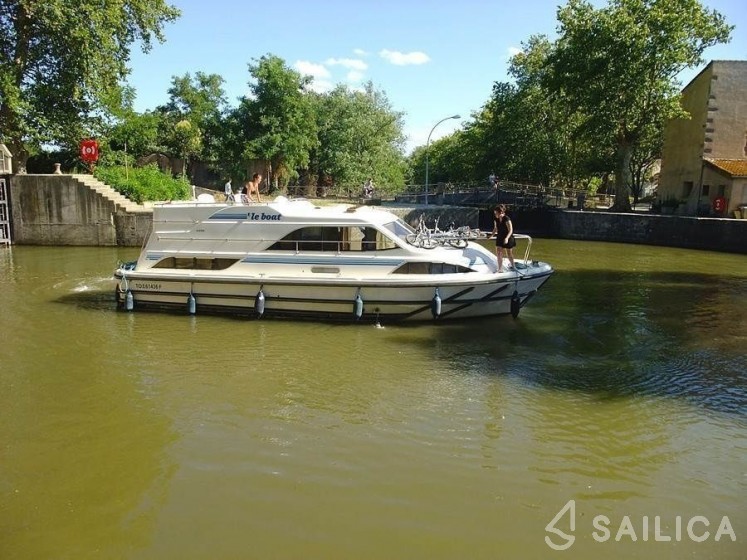 Le Boat Royal Mystique B - Yacht Charter Sailica