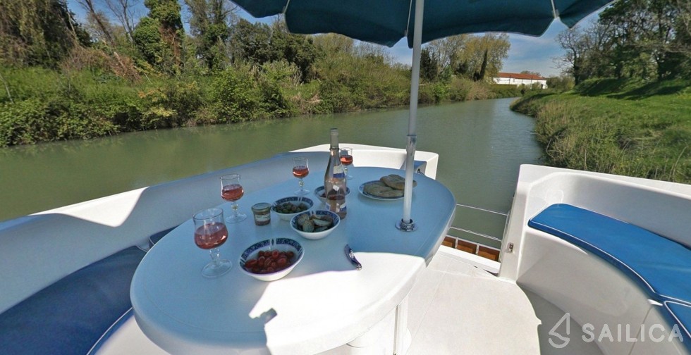 Le Boat Royal Mystique B - Yacht Charter Sailica