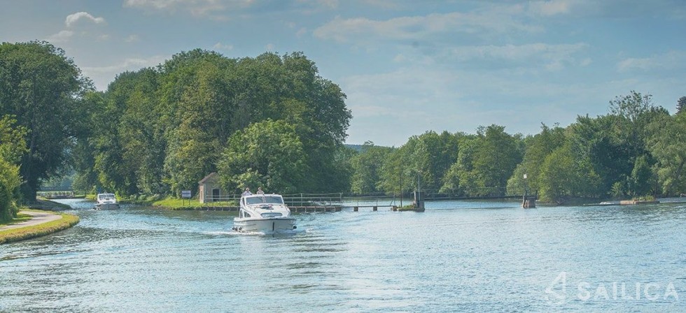 Le Boat Sheba - Yacht Charter Sailica