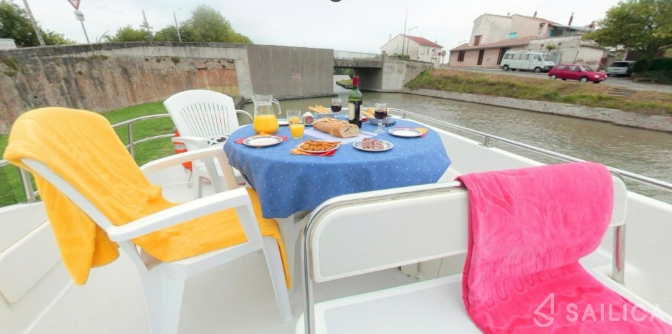 Le Boat Tango - Yacht Charter Sailica