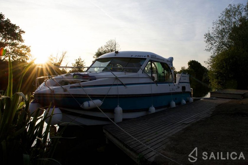 Confort 900 DP - Yacht Charter Sailica