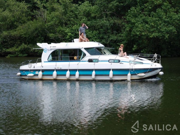 Sedan 1170 - Yacht Charter Sailica