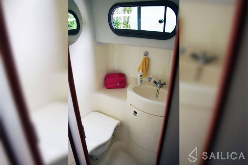 Sedan 1170 - Yacht Charter Sailica