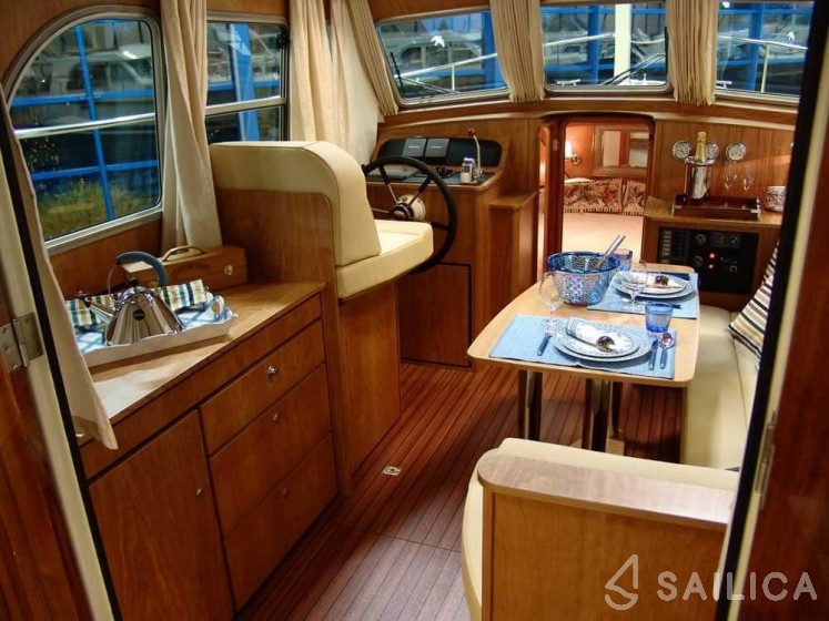 Linssen 29 - Yacht Charter Sailica