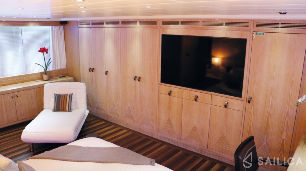 Mangusta 108 - Yacht Charter Sailica
