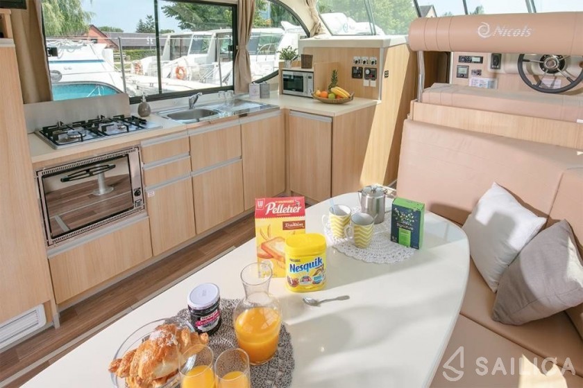Sixto Fly C - Yacht Charter Sailica