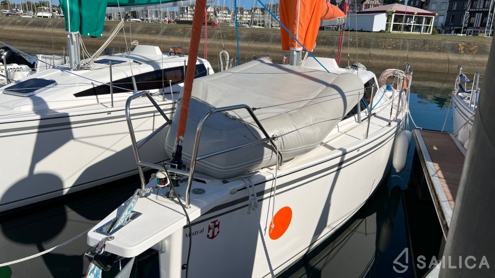 Maxus 26 Standard - Yacht Charter Sailica