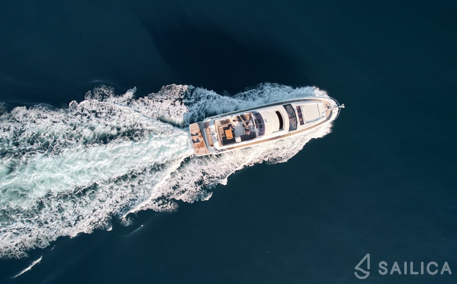 Prestige 680 Fly - Yacht Charter Sailica