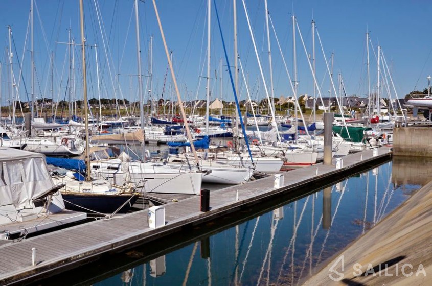 Parker 850 Voyager - Yacht Charter Sailica