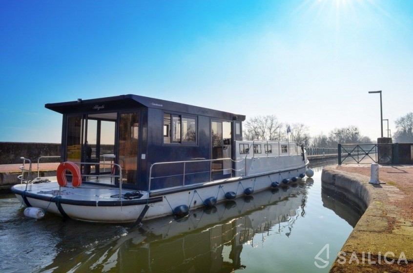 LaPéniche F - Yacht Charter Sailica