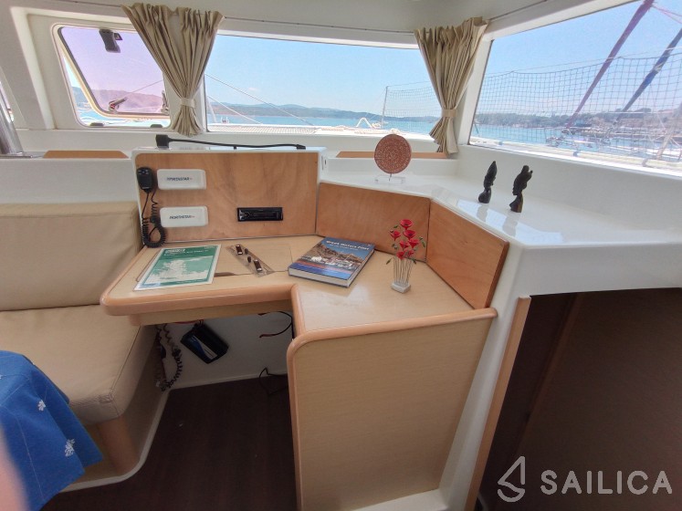 Lagoon 400 - Yacht Charter Sailica