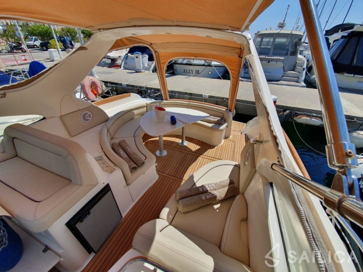 Prestige 34 - Yacht Charter Sailica