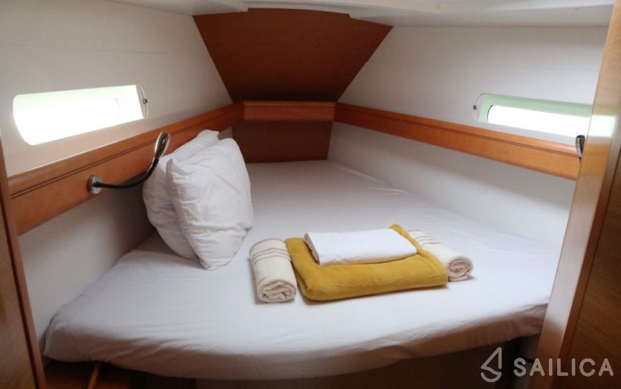 Sun Odyssey 409 - Yacht Charter Sailica