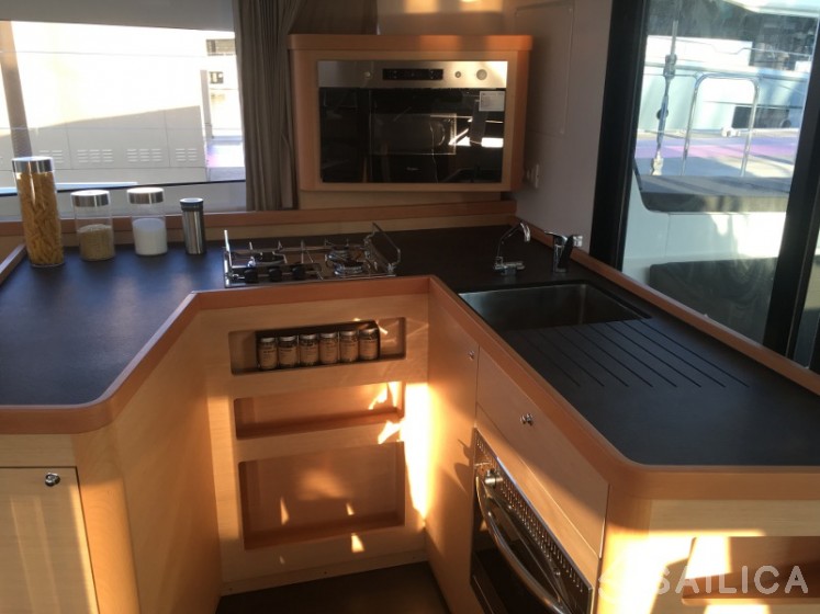 Lagoon 42 - Yacht Charter Sailica